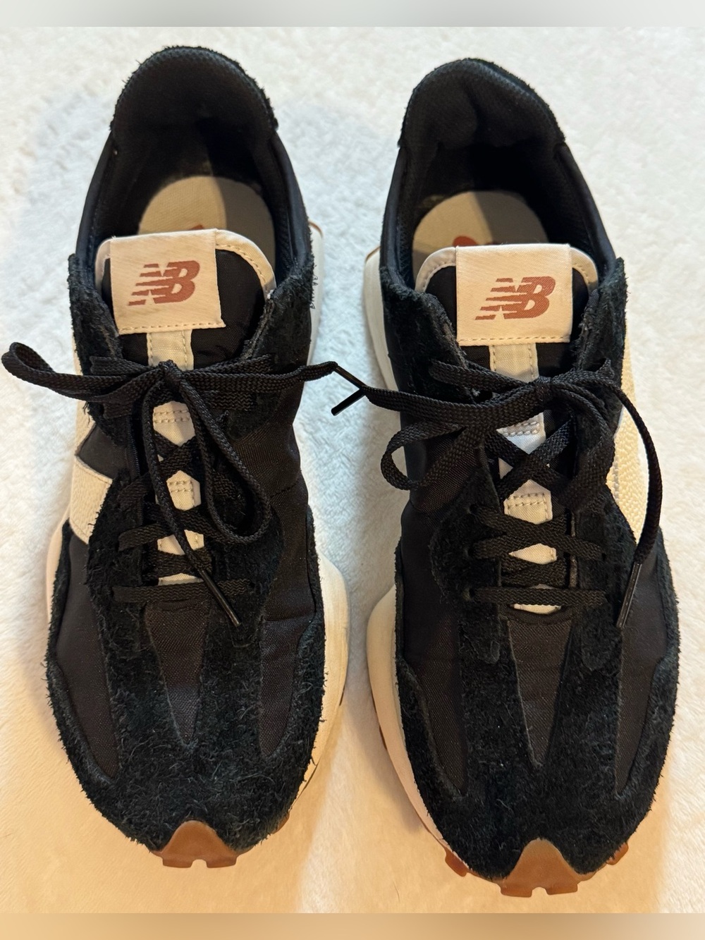 New Balance 327 - Black/White Sneakers Size 9.5 Women, 8 Men - Picture 5 of 11